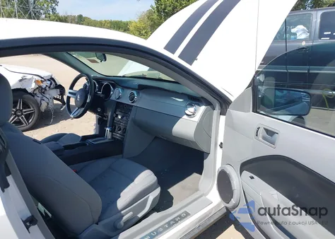 2009 Ford Mustang V6/V6 Premium из США, поврежденный, VIN 1ZVHT80N795138829